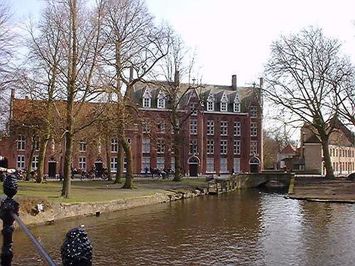 [Canal]