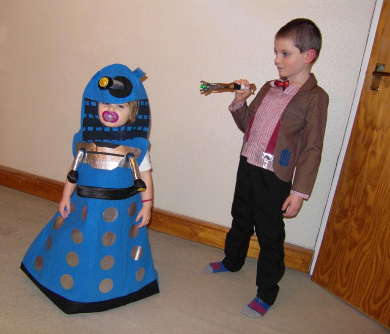 [Doctor Tom vs. Dalek Emma!]