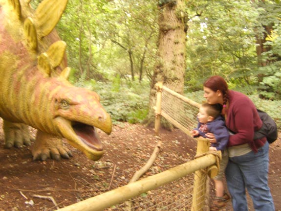 [Marnie and Tom meet a dinosaur]