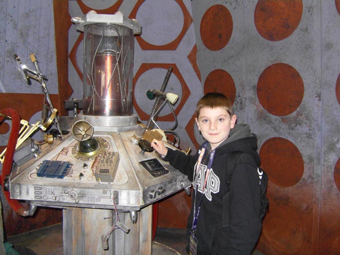 [Tom flying a TARDIS]